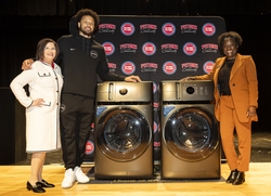 Allison Martin, senior director, Corporate Citizenship, GE Appliances Detroit Pistons Guard Cade Cunningham, Katina Whitlock, senior manager, Community Engagement, GE Appliances stand with an initial set of laundry appliances GE Appliances will donate to Detroit Community Public Schools