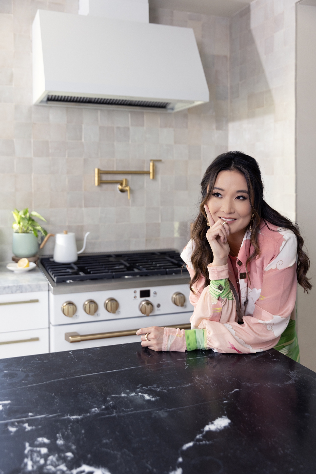 Ashley Park's "Stylish Serenity" CAFÉ Kitchen