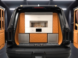 The Monogram GX is outfitted with a Monogram Hearth Oven that captures the performance of a wood-fired brick oven.