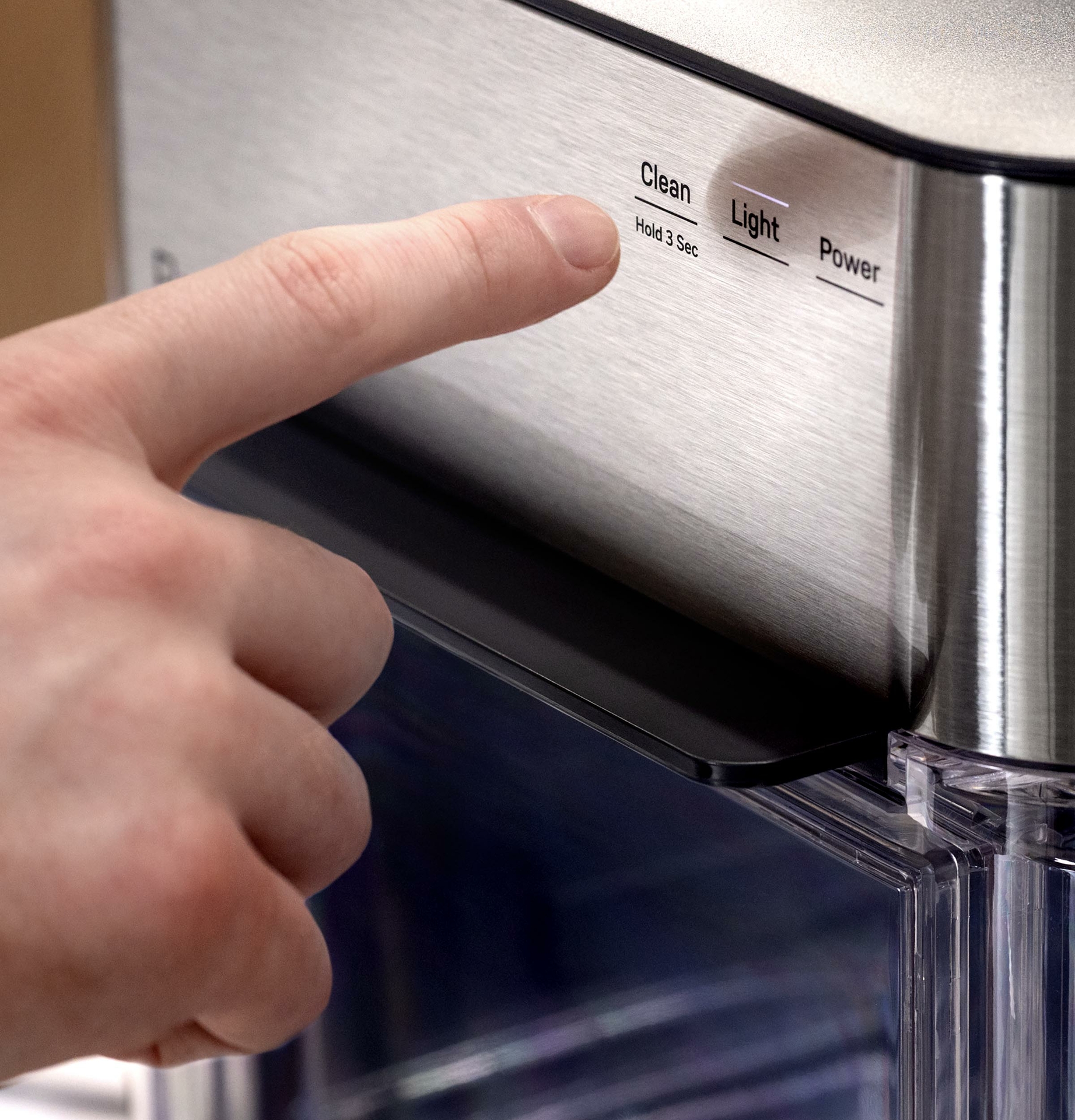 Enhanced UI Notifications distinguish between the need to sanitize and descale your unit to ensure optimal ice production in the GE Profile Opal 2.0 Ultra. 