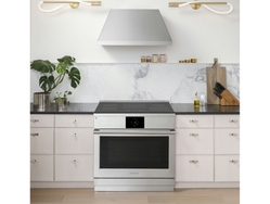 As a state-of-the-art appliance, the sleek design offers four or five burners and an easy to clean surface by including edge to edge glass and three smooth glide racks