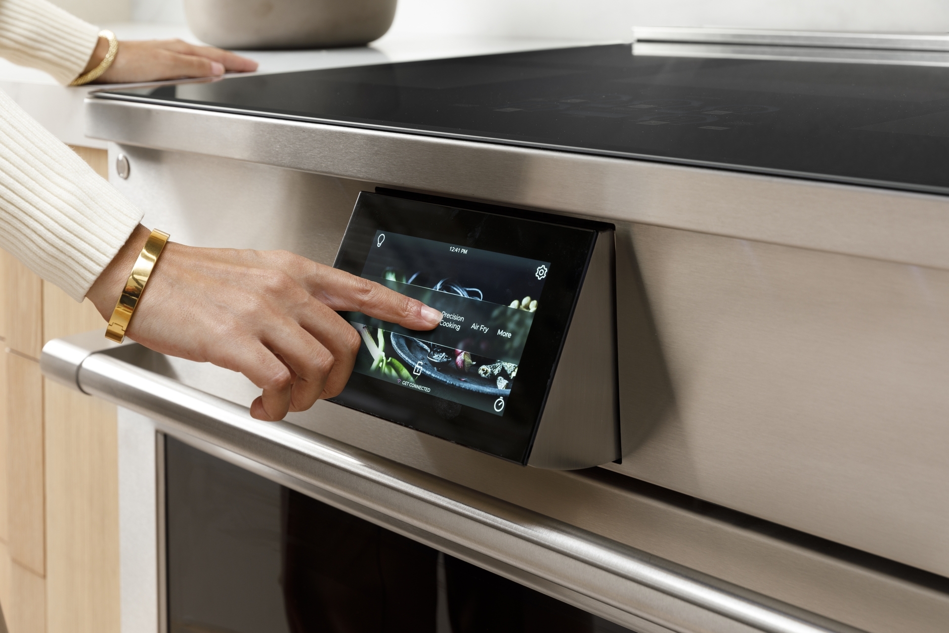 The Monogram Induction Professional Range takes the guesswork out of cooking to create refined culinary masterpieces with ease