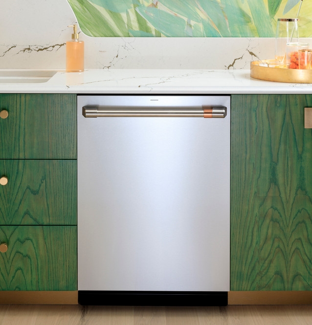 Recognized for its optimal wash and stunning design details, the CAFÉ™ CustomFit™ Dishwasher won the 2024 TWICE VIP Awards and the 2024 Architectural Digest Great Design Award. 
