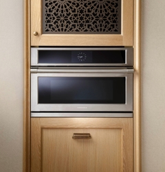 The Monogram 5-in-1 Oven with Advantium® Technology delivers restaurant-quality results with minimal effort. 