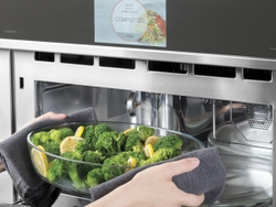 Pre-programmed 175 menu selections are available, shown on this GE Profile Single Wall Oven with Advantium Technology. 