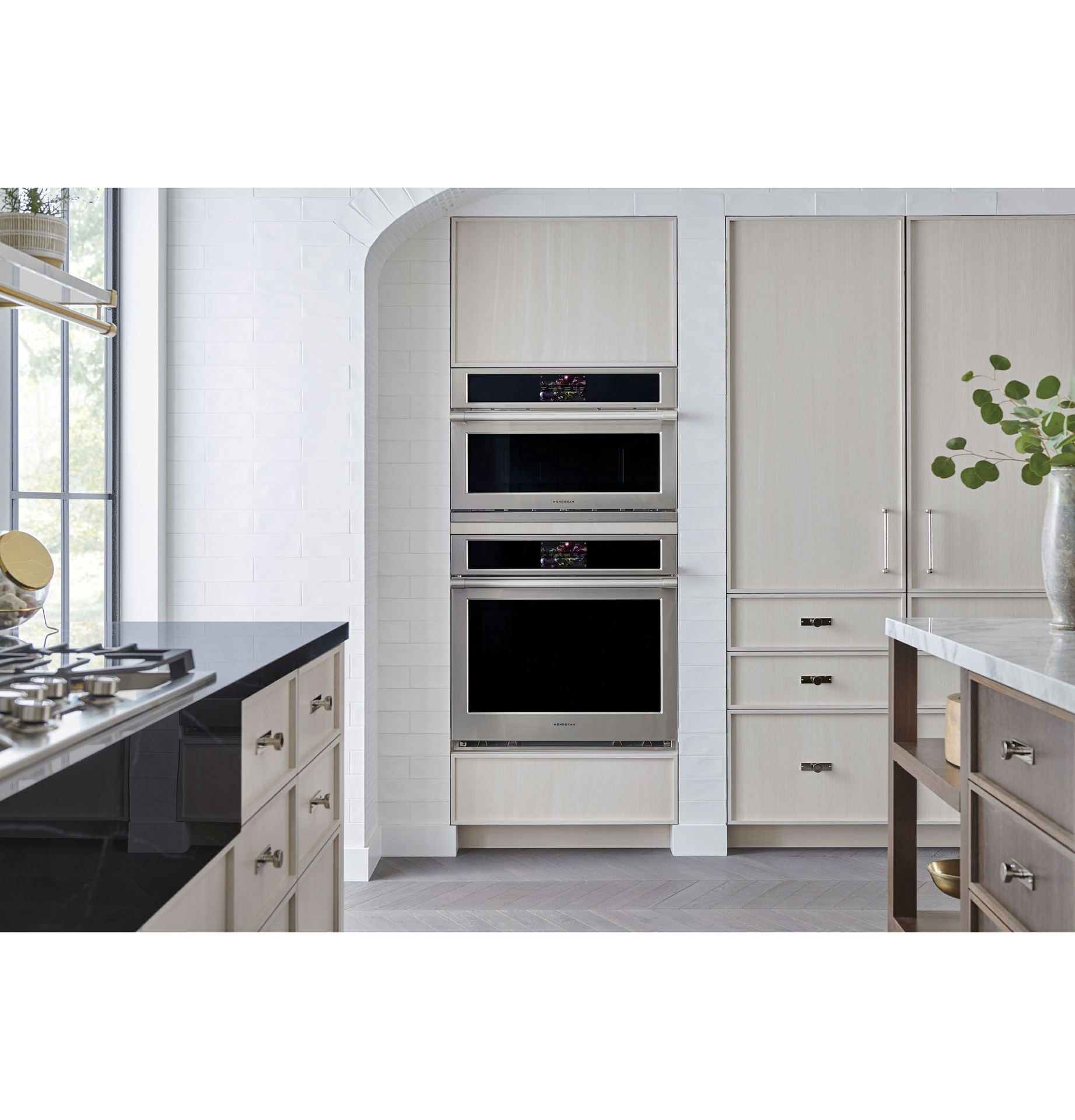 The Monogram 5-in-1 Oven with Advantium® Technology features flexible installation options.