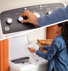 A first-of-its-kind appliance, the GE Washer with Spanish-Language Panel.