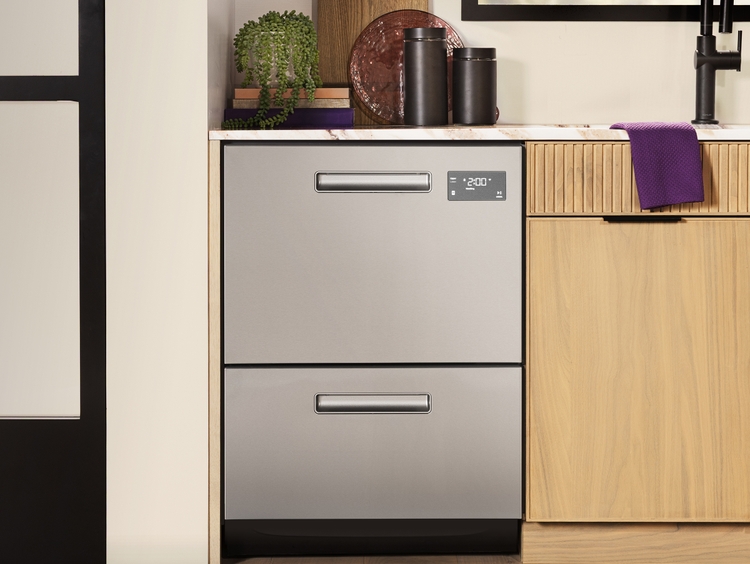 The New GE Profile™ Dishwasher Double Drawer, giving owners two independent drawers in the space of one. The New GE Profile™ Dishwasher Double Drawer, giving owners two independent drawers in the space of one.