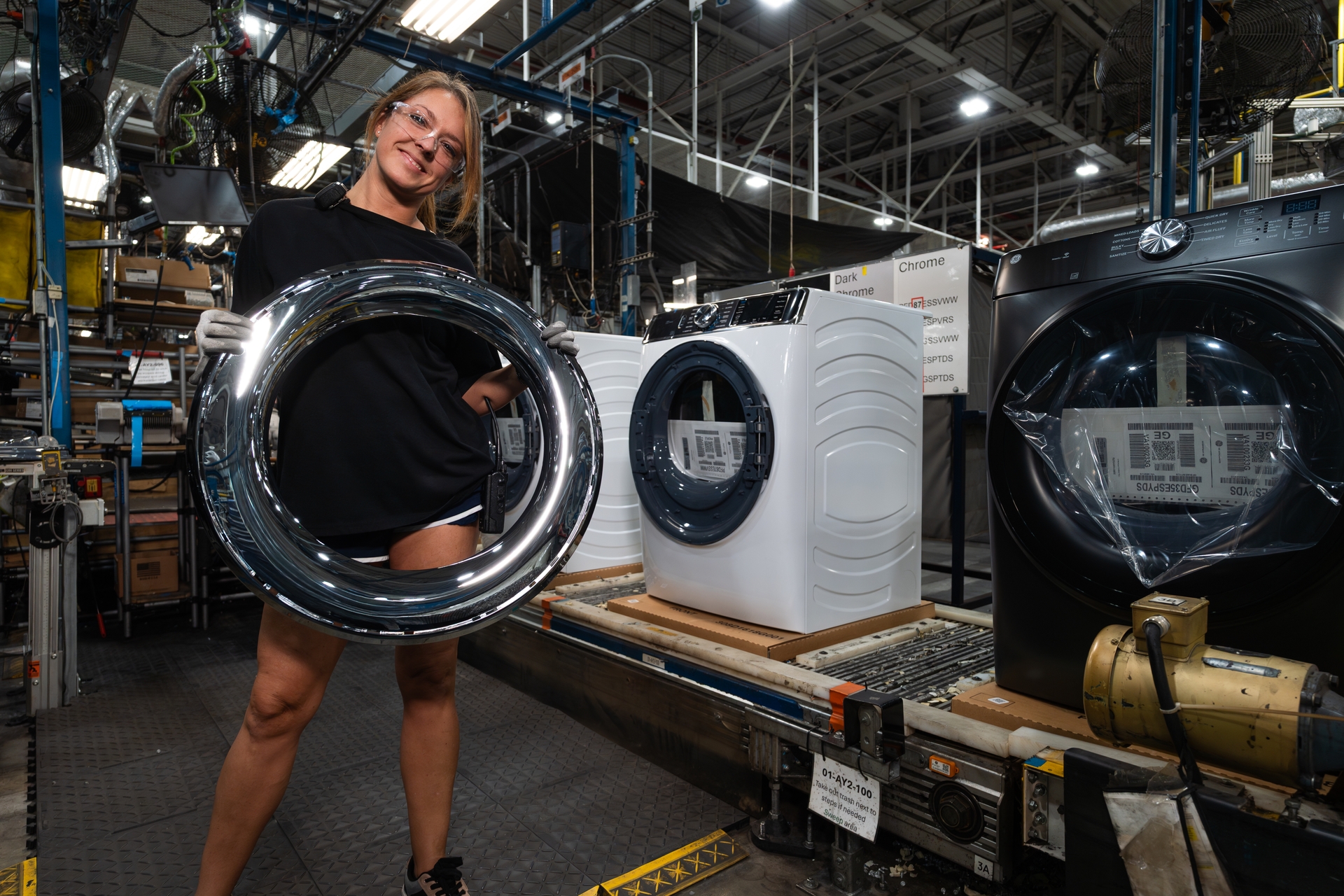 GE Appliances production line team leader Nikki Flenor installs a chrome-plated trim ring made by Wabash Plastics in Indiana, a U.S. supplier producing the premium outer door ring used on GE Appliances’ front-load laundry lineup.