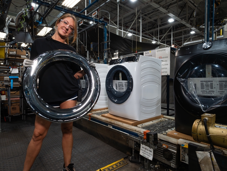GE Appliances production line team leader Nikki Flenor installs a chrome-plated trim ring made by Wabash Plastics in Indiana, a U.S. supplier producing the premium outer door ring used on GE Appliances’ front-load laundry lineup. GE Appliances production line team leader Nikki Flenor installs a chrome-plated trim ring made by Wabash Plastics in Indiana, a U.S. supplier producing the premium outer door ring used on GE Appliances’ front-load laundry lineup.