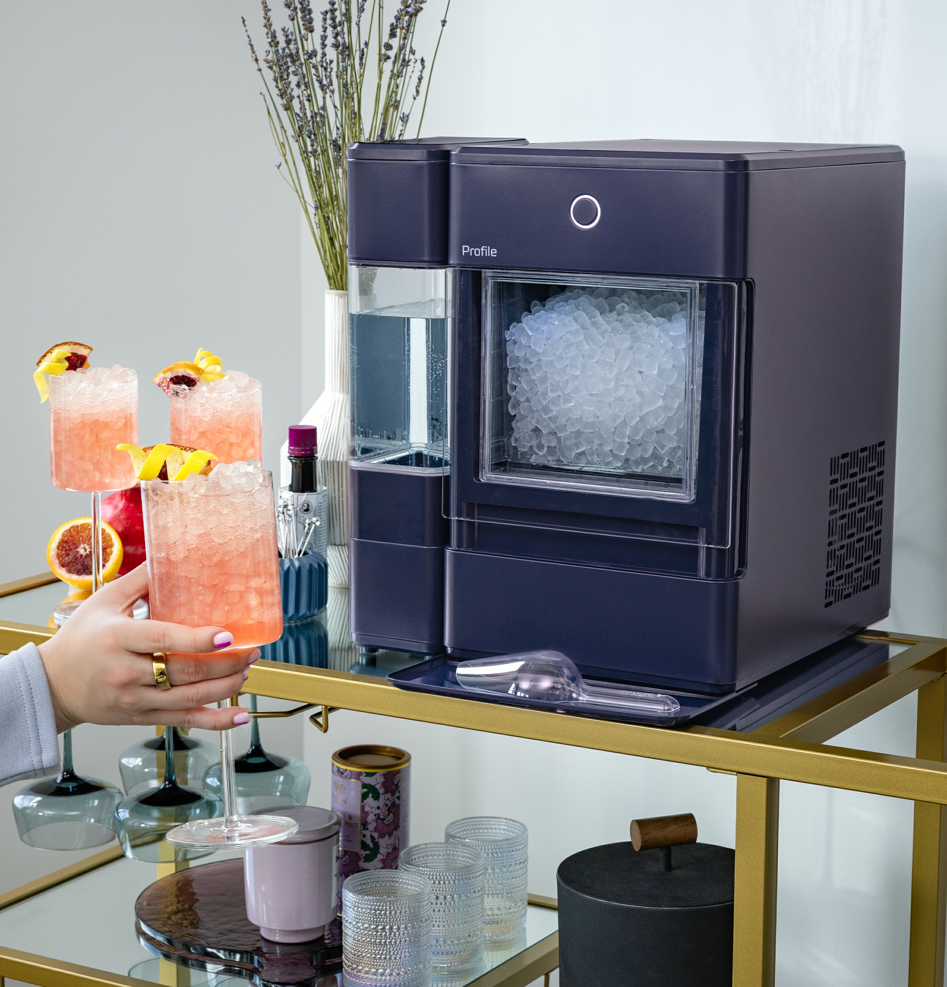 Sapphire Blue adds a pop of opulence to conquer the conventional.