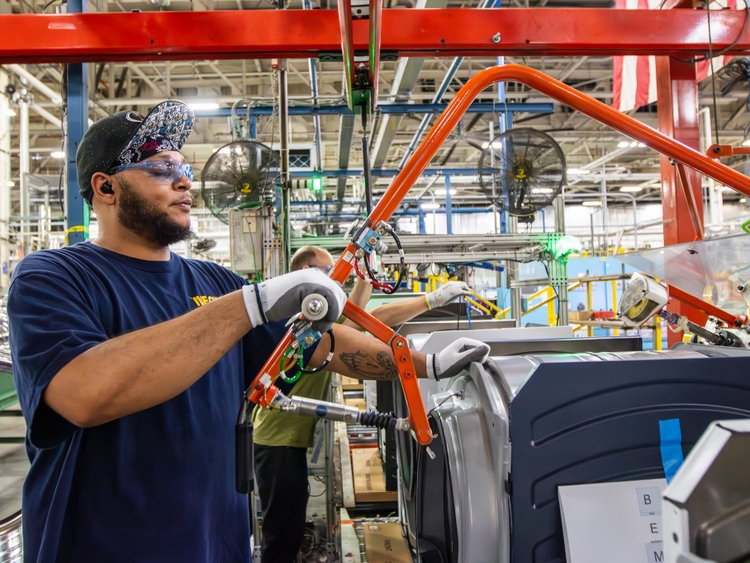 GE Appliances is creating 800 new jobs at its largest U.S. manufacturing site and global HQ GE Appliances is creating 800 new jobs at its largest U.S. manufacturing site and global HQ