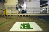 UNM commuters can now charge electric vehicles on main campus