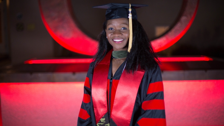 Grad photos sponsored by the UNM Alumni Association