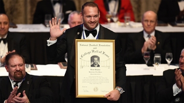 Urlacher officially enshrined into the NFF College Football Hall of Fame