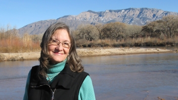 Lobo Living Room: Reading the River 