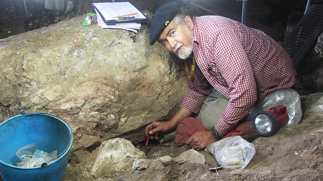 Red Lady of El Mirón site. Lawrence Straus digging at the