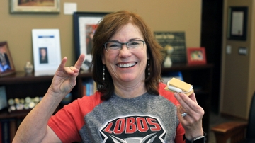 President Stokes invites UNM community to annual S’mores Roast