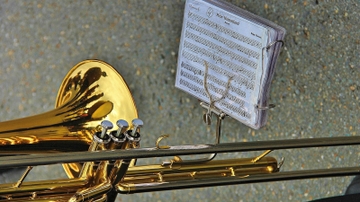 UNM's Hinterbichler receives the Hanlon Award from ITA