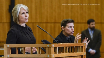 Deaf interpreter for state leaders is UNM grad