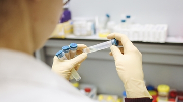 UNM's Gold Lab works toward improved HIV treatment