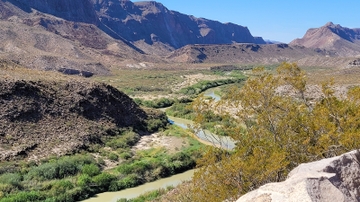 UNM Visiting Scholar follows stories on the Rio Grande