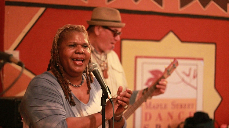 Singer Raven Rutherford