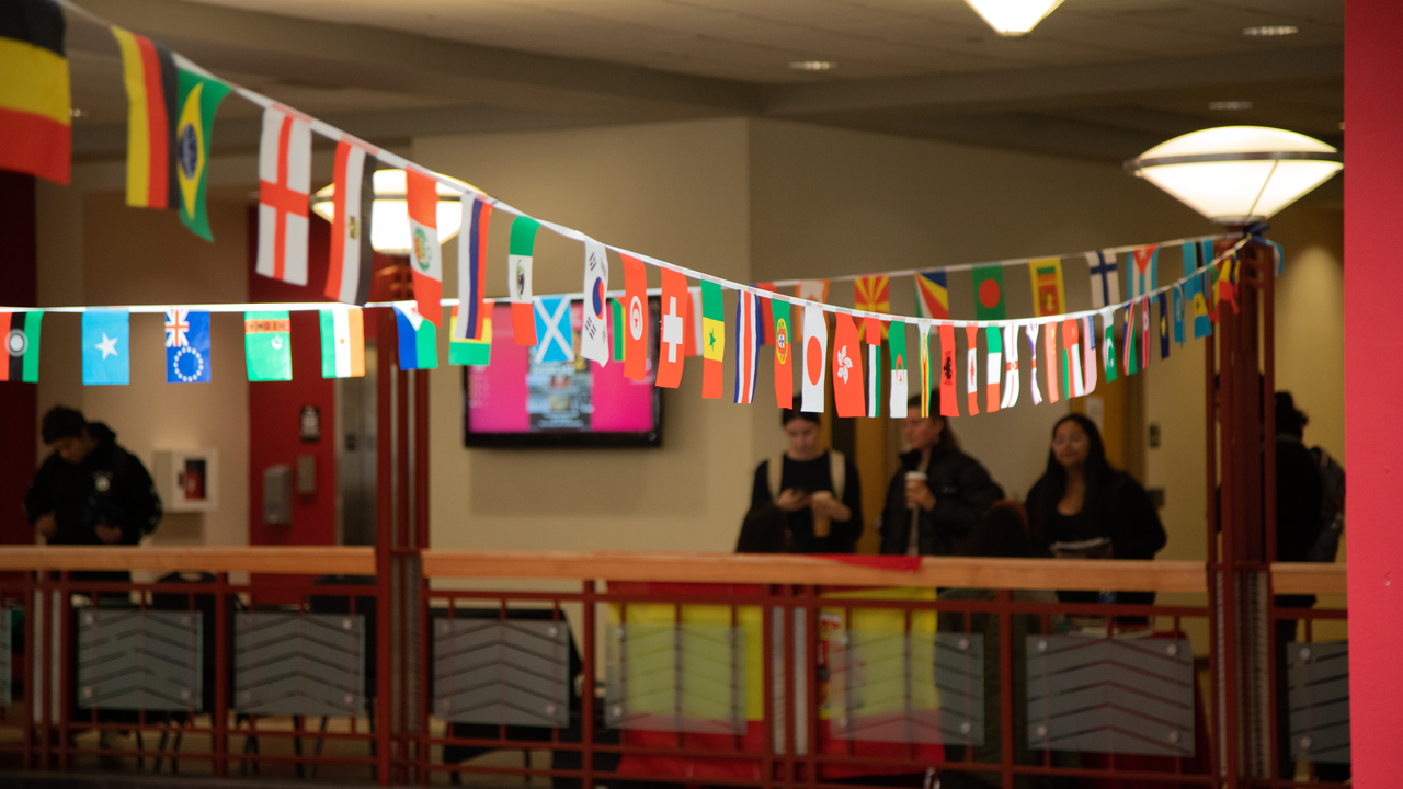 Worldwide opportunities for Lobos at GEO's Study Abroad Fair | UNM UCAM ...