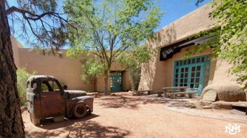 Maxwell continues Courtyard Concert Series with Lone Piñon 
