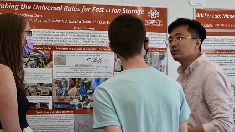 A ROSE participant presents his poster.