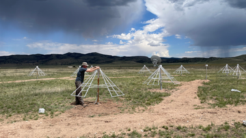 University of New Mexico Physics and Astronomy students contribute to building telescopes for new LWA station 