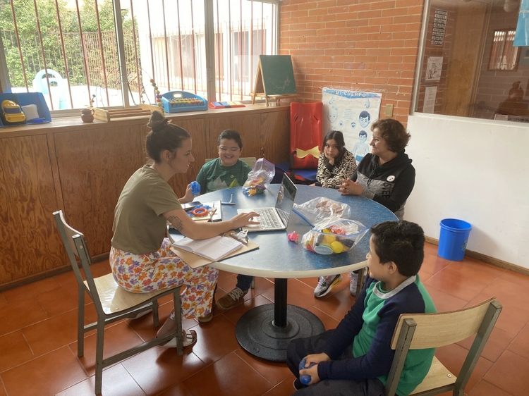 Andrea Martinez-Fisher works with Comunidad Crecer patients and team members