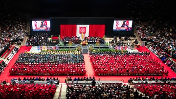 UNM seeking fall commencement volunteers