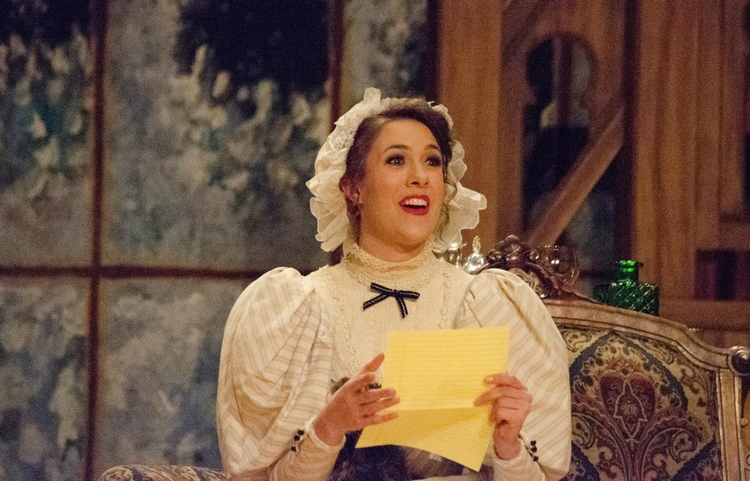 Lydia Grindatto as Adele.