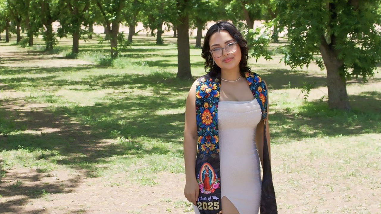 photo of student Daraly Arredondo in graduation garb photo of student Daraly Arredondo in graduation garb