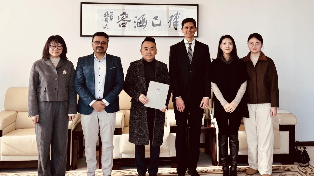 UNM strings faculty sign historic agreement with Chinese Conservatory