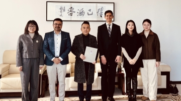 UNM strings faculty sign historic agreement with Chinese Conservatory 