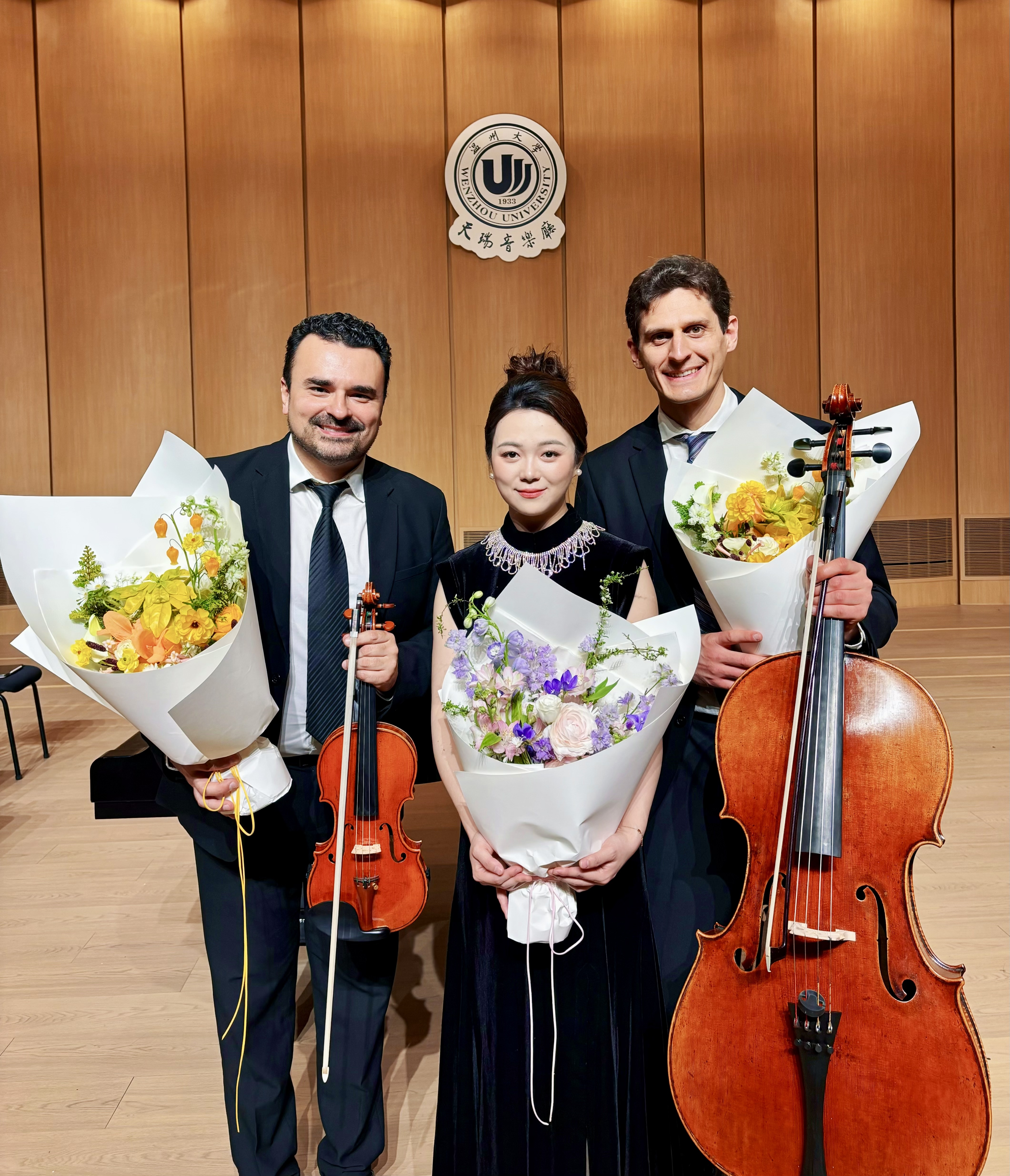 UNM strings faculty sign historic agreement with Chinese Conservatory 