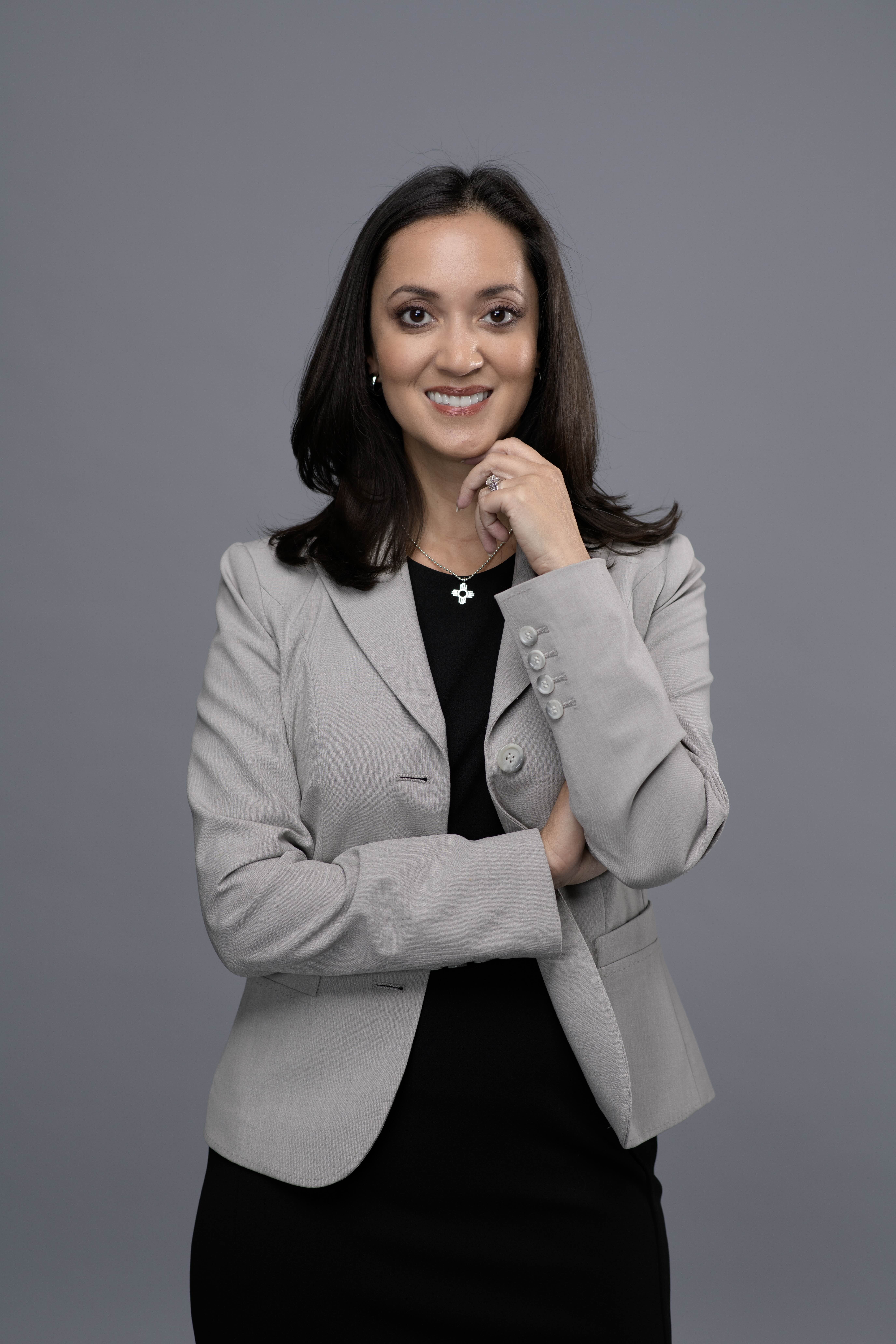 Michelle Dearholt Headshot 1