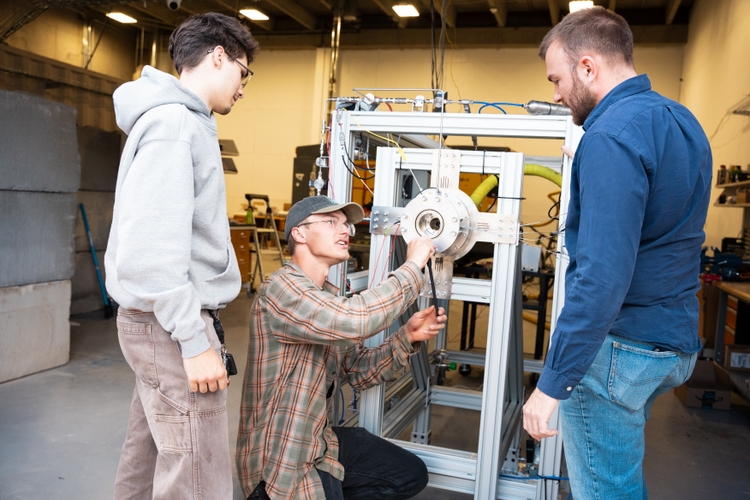 Students and Koutsakis work on the Rotating Detonation Engine.
