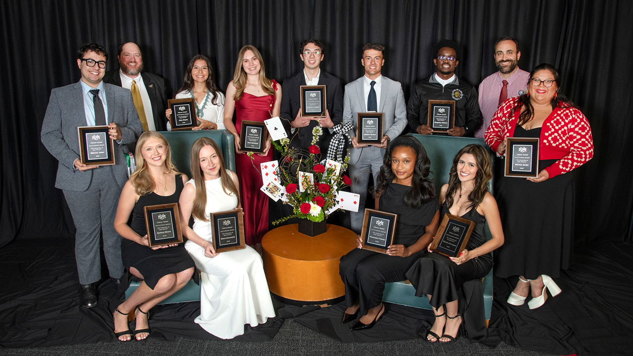 UNM honors outstanding seniors with 2026 Clauvé Awards