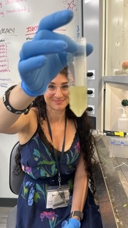 Nadia performaing analysis in the lab