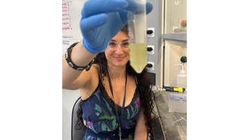 Nadia performaing analysis in the lab