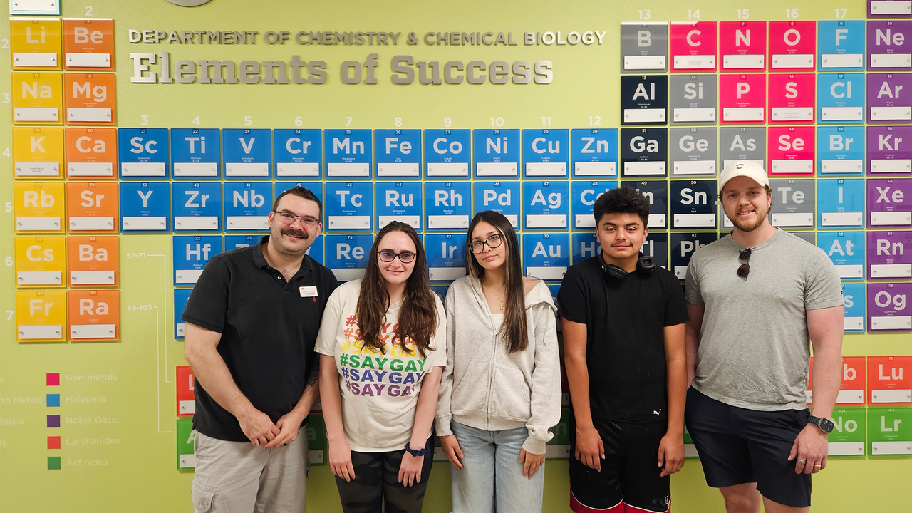 UNM lab gives DVR students hands-on research experience