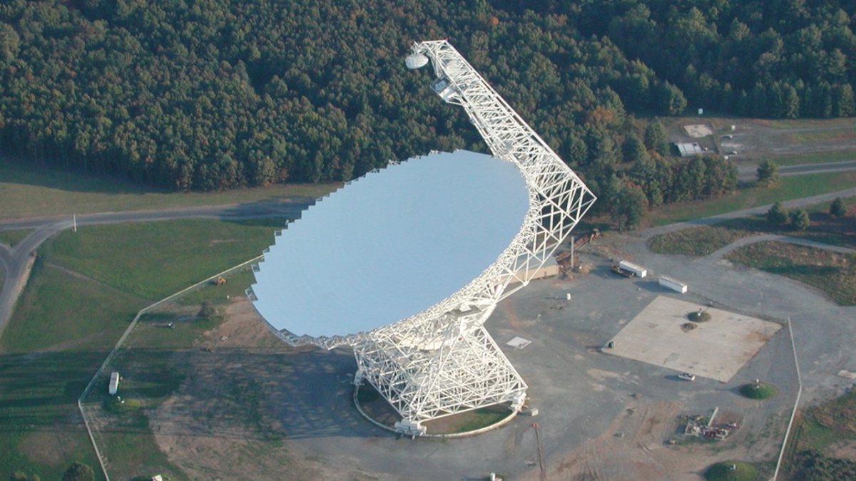 The 100-meter Green Bank Telescope (GBT) in Green Bank, West Virginia. The GBT is the world's largest fully steerable telescope and the largest moving structure on Earth. Image credit: NRAO gbt