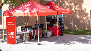 UNM Foods volunteering at Move in Day