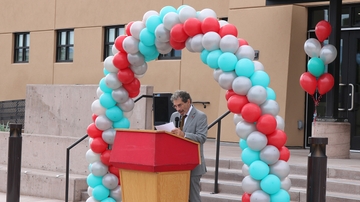 UNM President Steve Goldstein