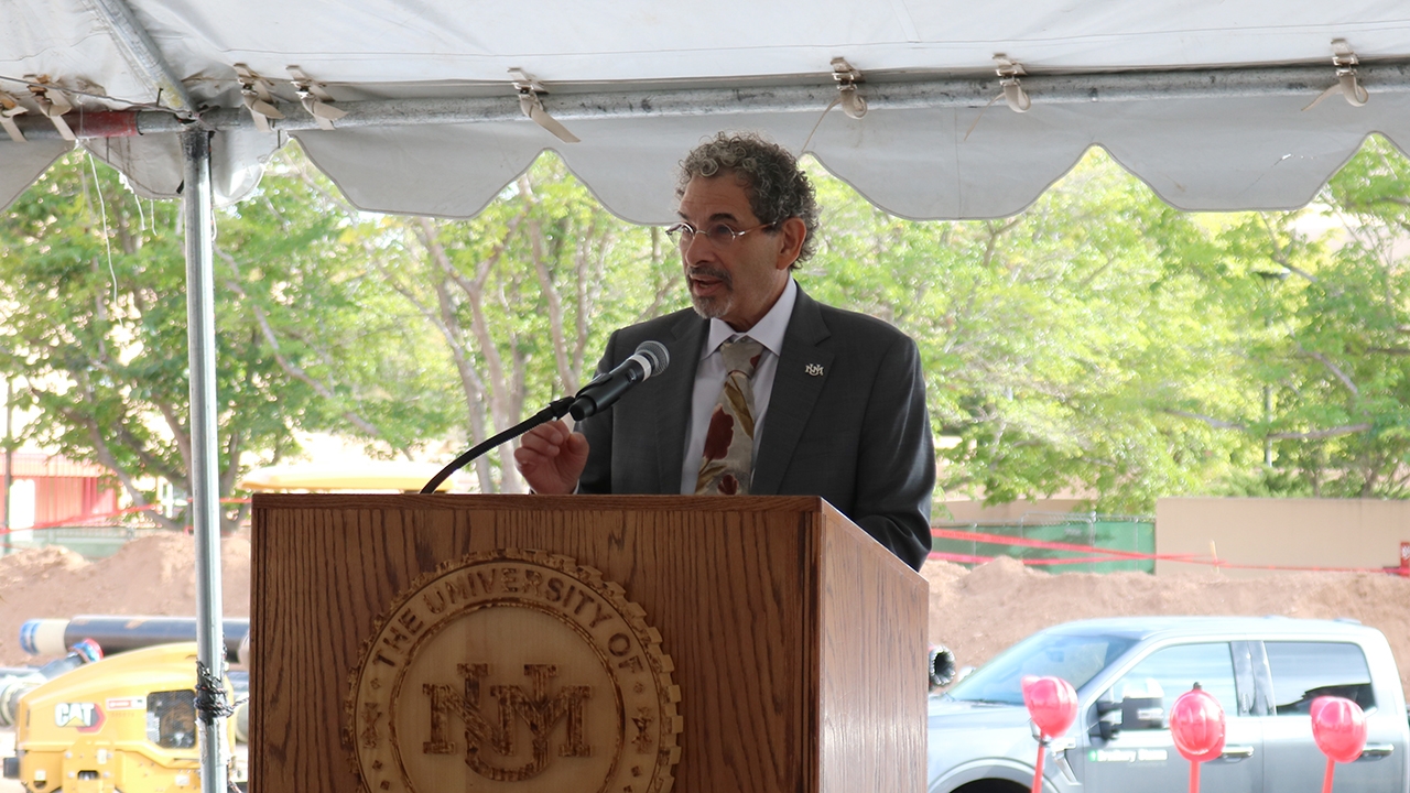 UNM President Steve Goldstein