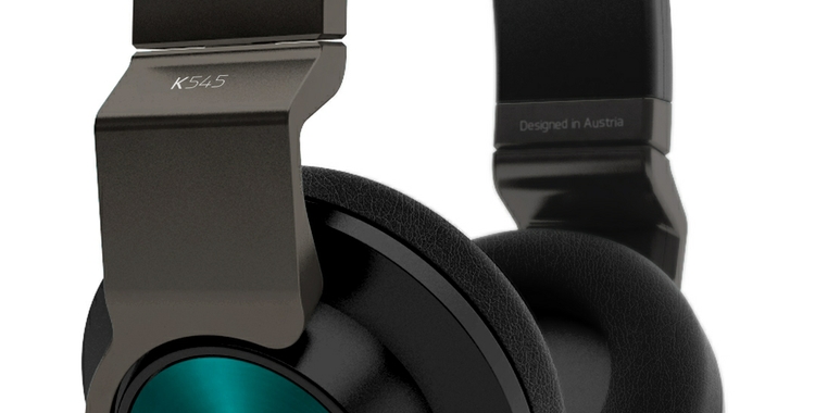 AKG K545