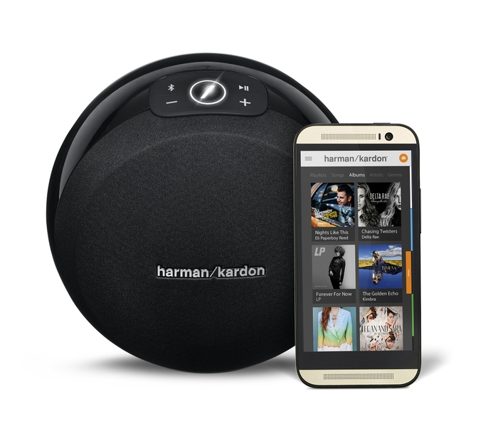 Harman Kardon Omni 10 Black (Front View w Phone)